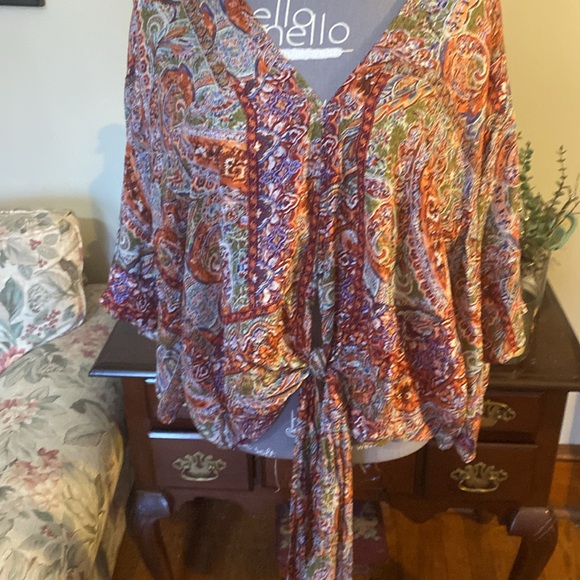 ❤️NWT Boho Paisley Top with tie waist. Size XL❤️ - Picture 2 of 6